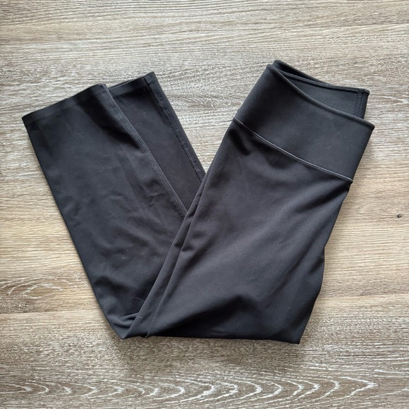 Women’s Uniqlo Black Leggings - Picture 3 of 7
